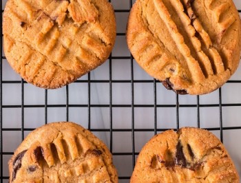 Sriracha Peanut Butter Cookies